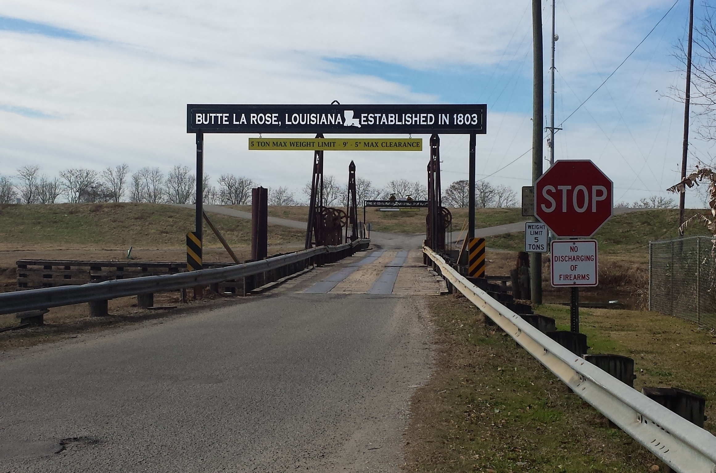 Pontoon bridge in Butte La Rose